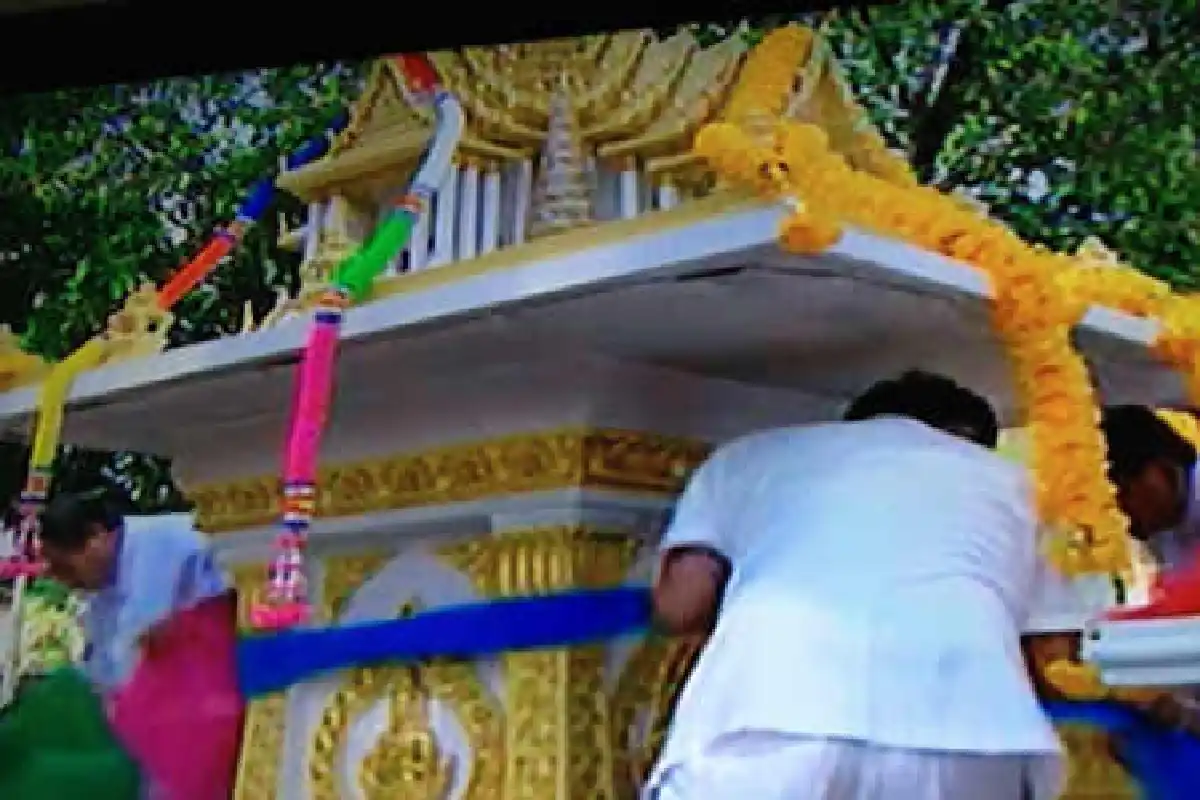 ทำเนียบถือฤกษ์ 09.09 น. ย้ายศาลพระภูมิ