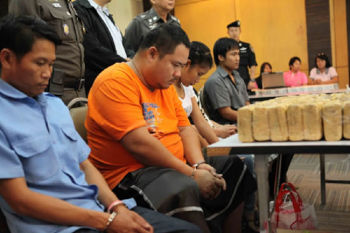 ตำรวจร่วมปปส.จับยาบ้า2แสนเม็ดคาปั้ม