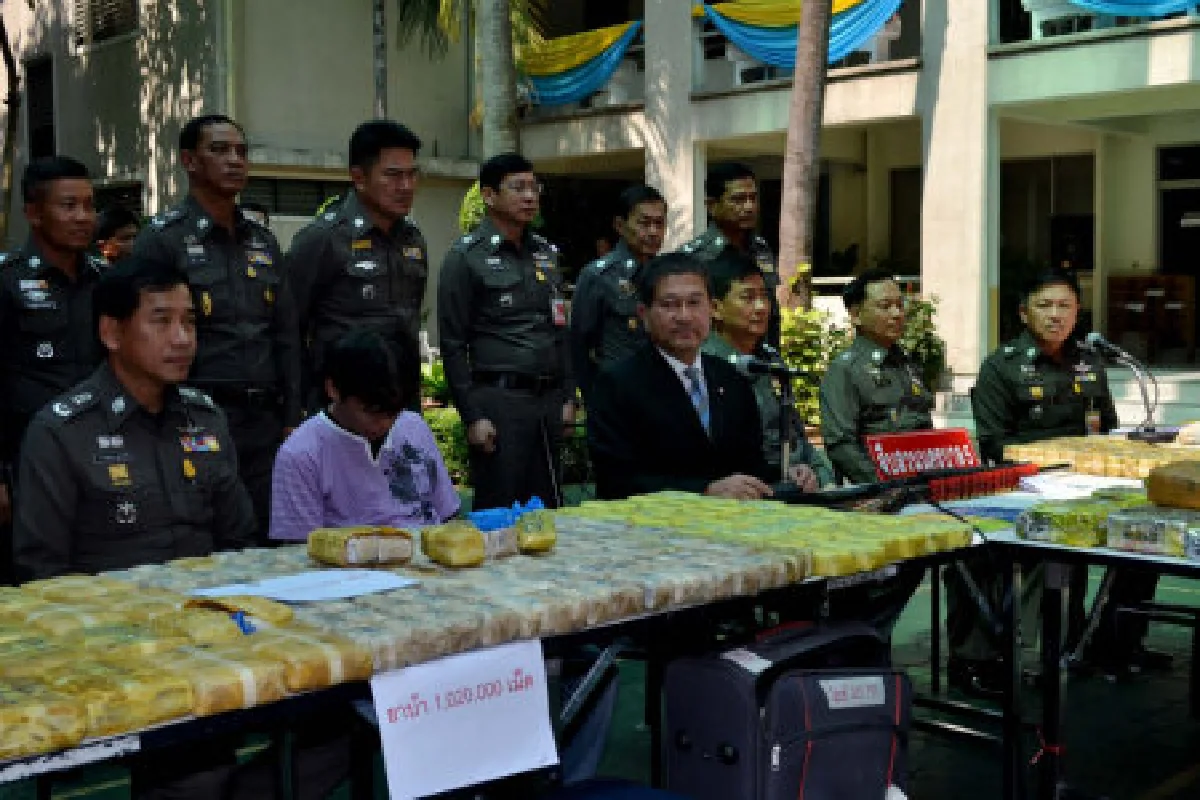 เฉลิมแถลงจับยาบ้าล้านเม็ดนำเข้าจากพม่า