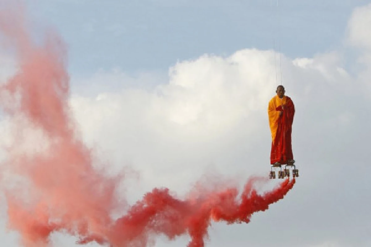 ทึ่ง!พระลอยฟ้า