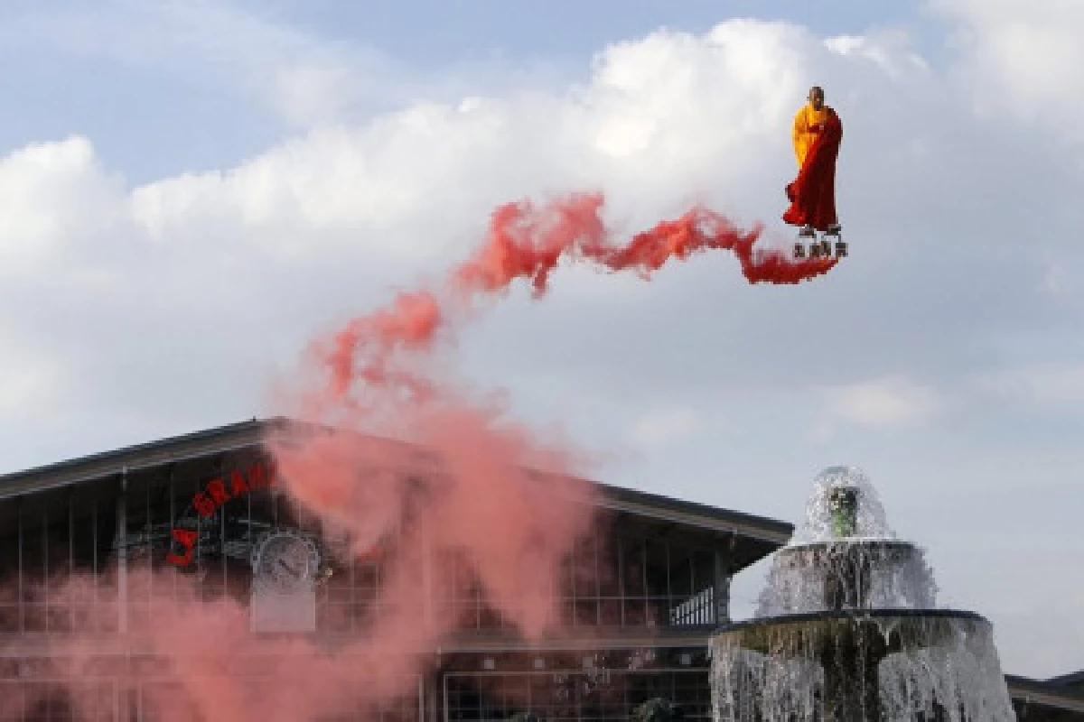 ทึ่ง!พระลอยฟ้า