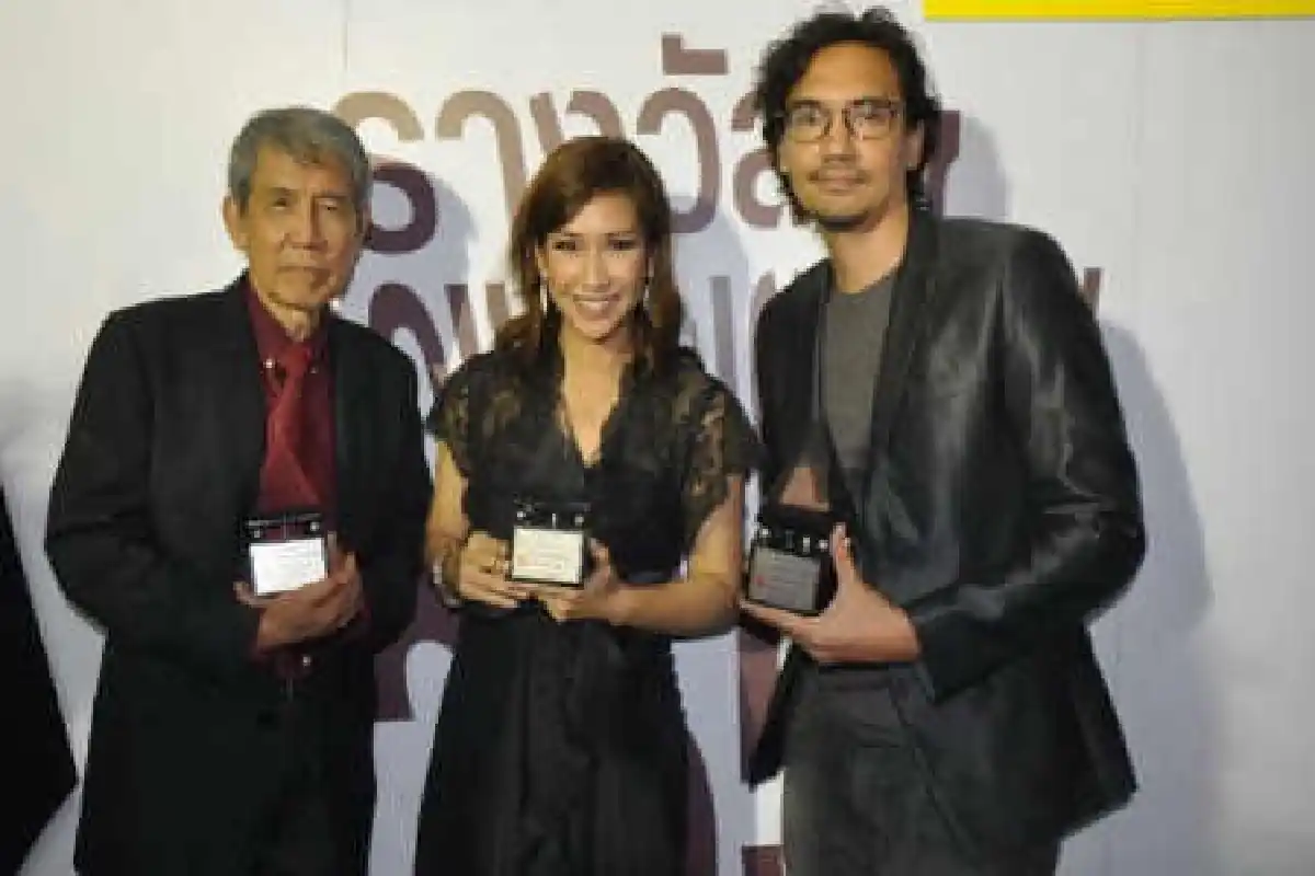 "ฝนตกขึ้นฟ้า"คว้าหนังไทยยอดเยี่ยม