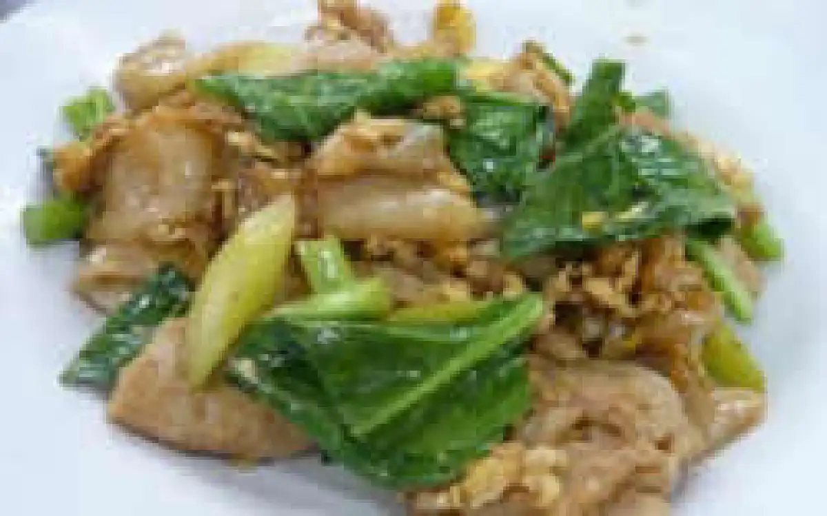 ซีเอ็นเอ็นโกยกผัดซีอิ้วยอดอาหารริมทาง