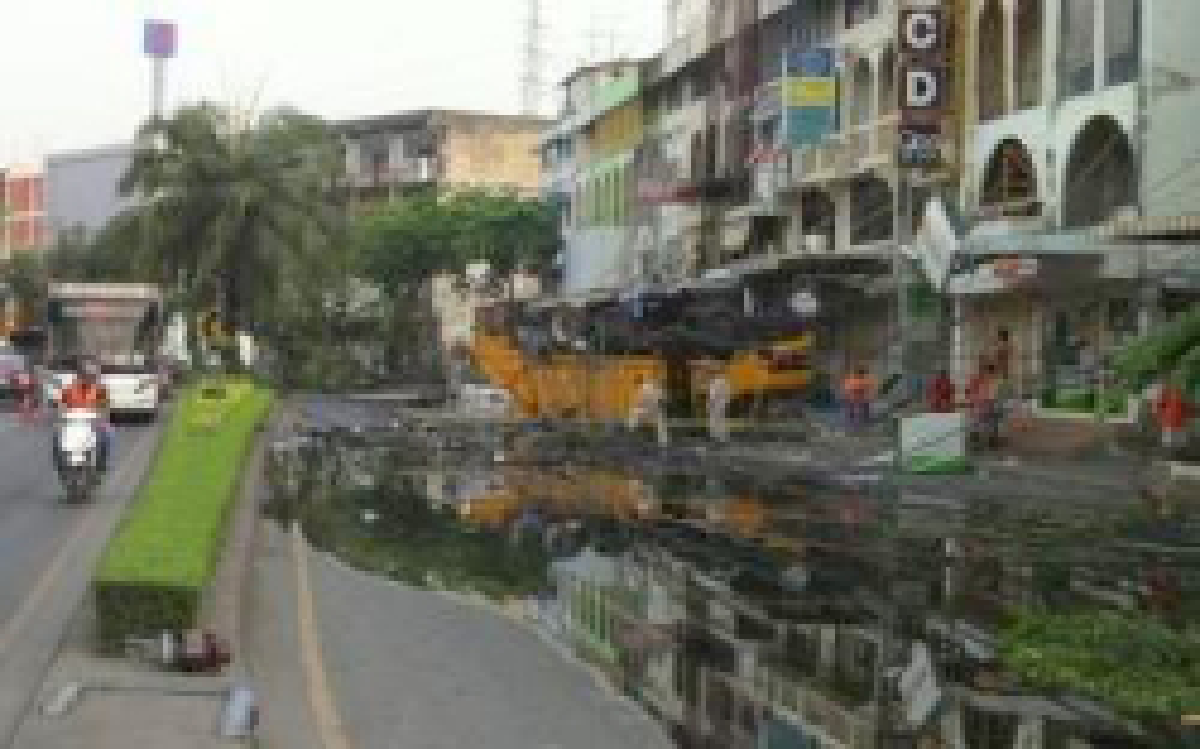 คนขับรถขยะเมาซิ่งเสาไฟฟ้าล้ม9ต้น