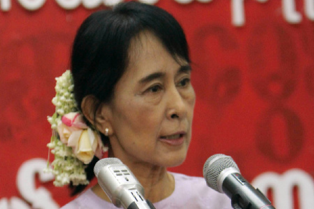 ซูจีประกาศสู้ศึกเลือกตั้งซ่อมพม่า ซูจีประกาศสู้ศึกเลือกตั้งซ่อมพม่า