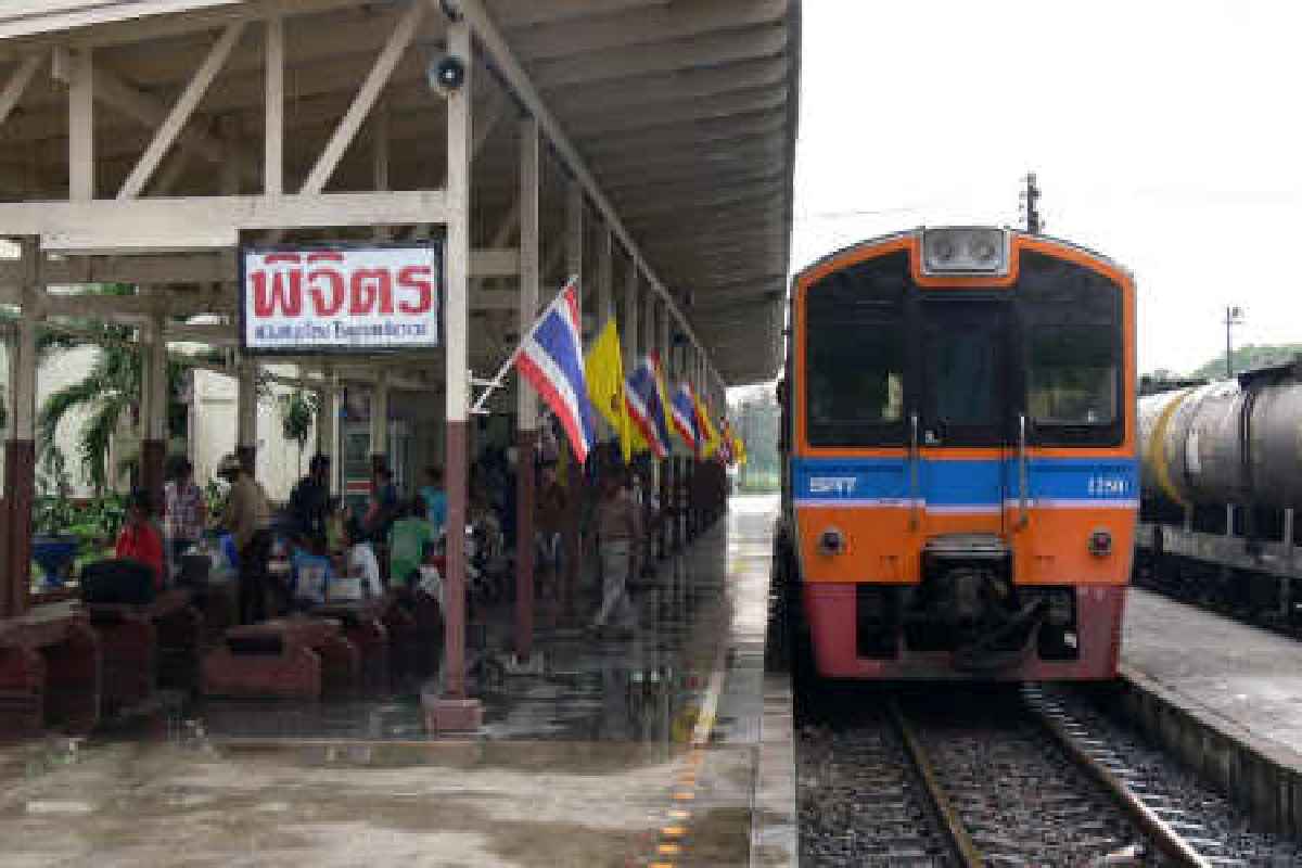 พายุฤดูร้อนถล่มพิจิตรบ้านพัง30หลัง พายุฤดูร้อนถล่มพิจิตรบ้านพัง30หลัง