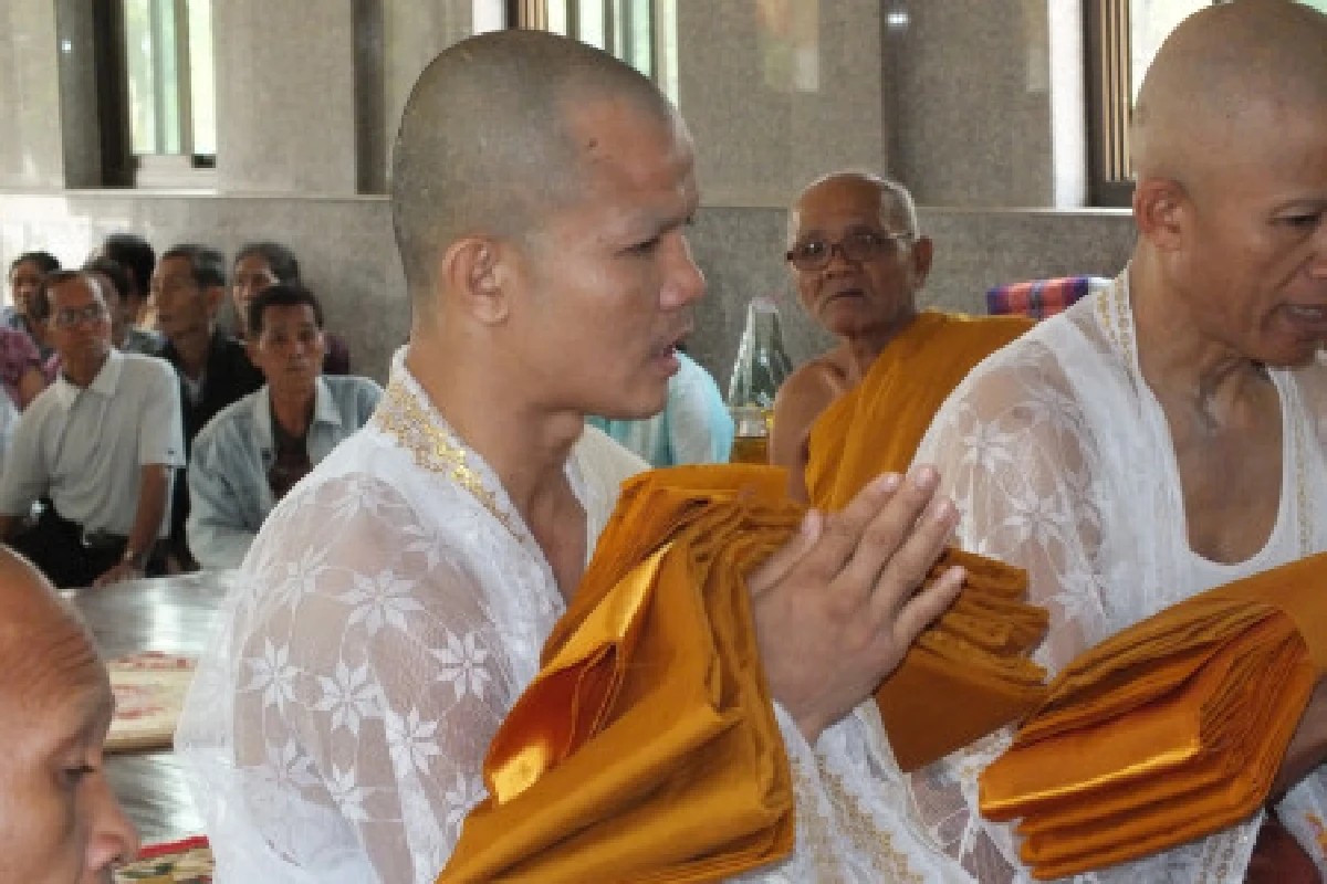 พงษ์ศักดิ์เล็กได้ฤกษ์บวชแทนคุณ