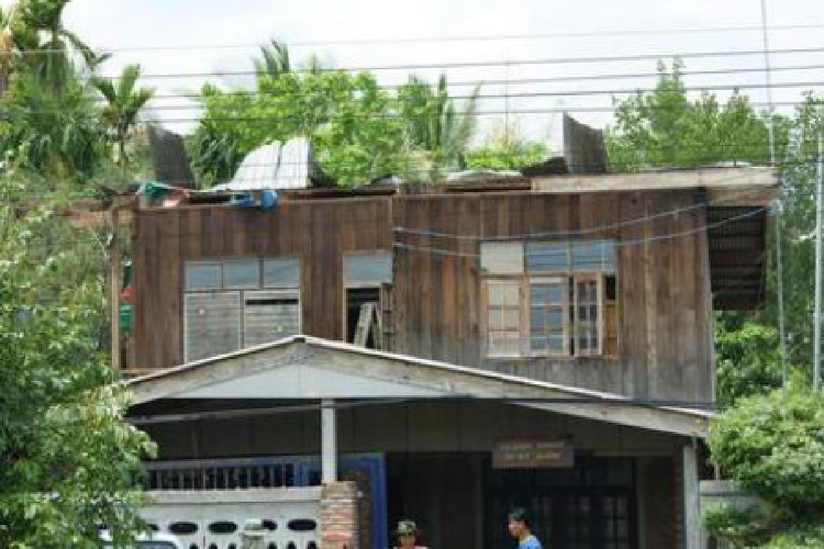 บุรีรัมย์พายุซัดบ้านพังเกือบ200หลัง บุรีรัมย์พายุซัดบ้านพังเกือบ200หลัง