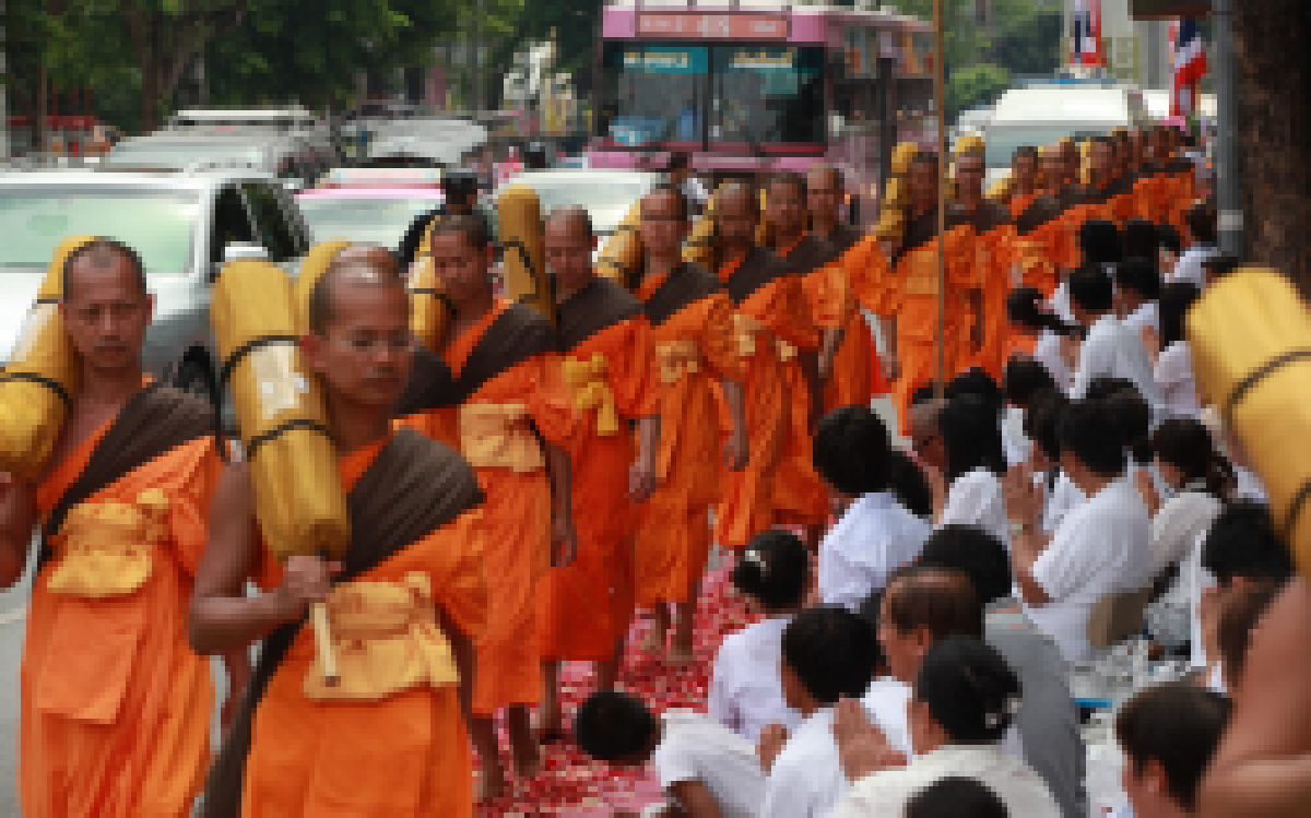 วัดพระธรรมกายขอโทษหลังทำรถติด