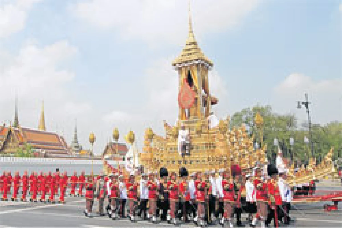 ในริ้วขบวนกับการถวายงานครั้งสุดท้าย