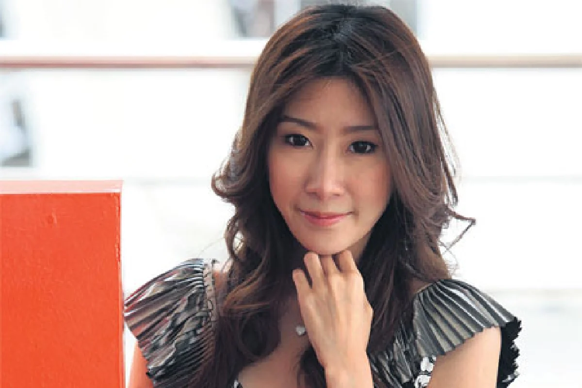 สาวนักช็อป พัชริดา องค์ทองคำ