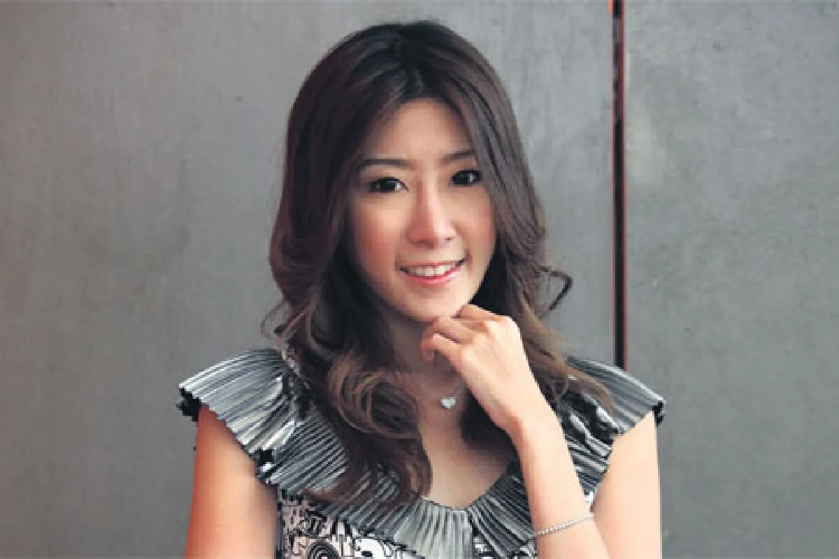 สาวนักช็อป พัชริดา องค์ทองคำ