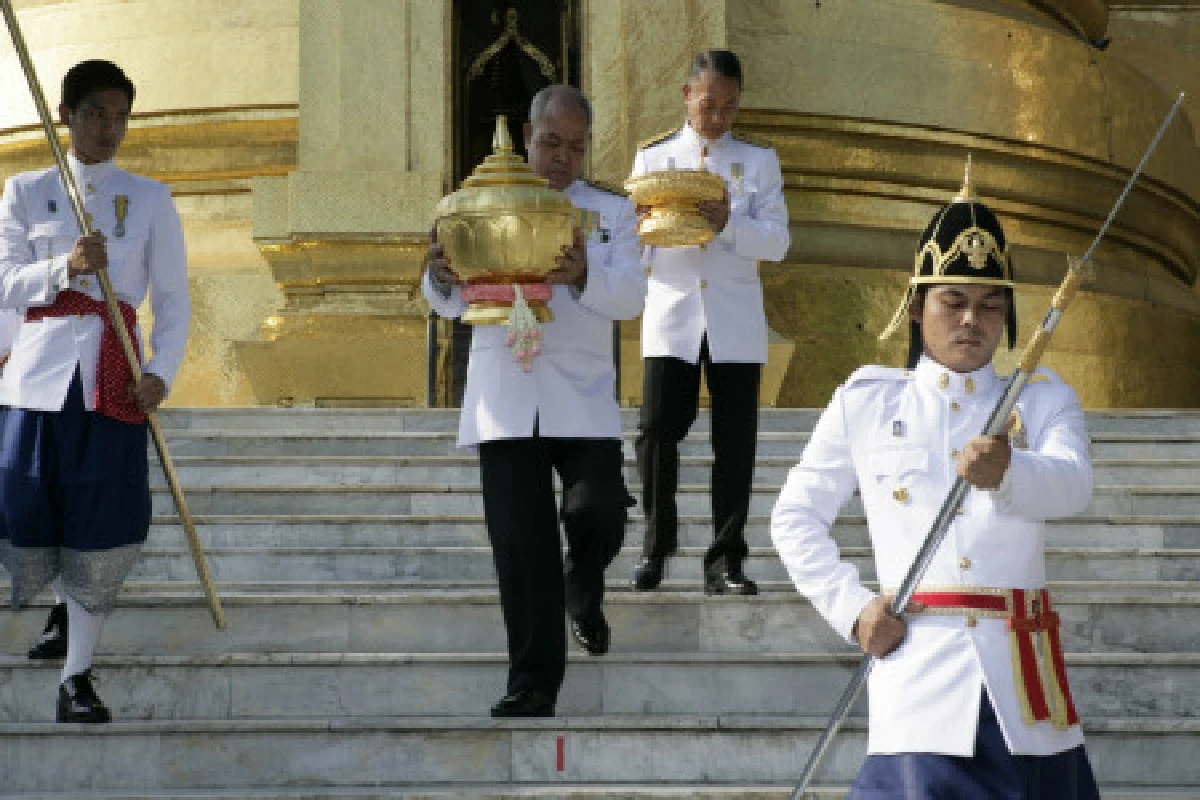พระเทพฯเสด็จพิธีบรรจุพระสรีรางคารเจ้าฟ้าเพชรรัตนฯ