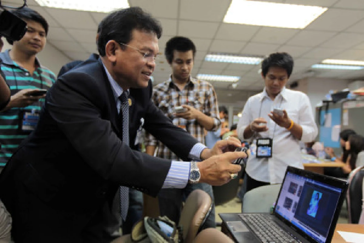 อึ้ง!ภาพสาวโป๊โผล่กลางสภา