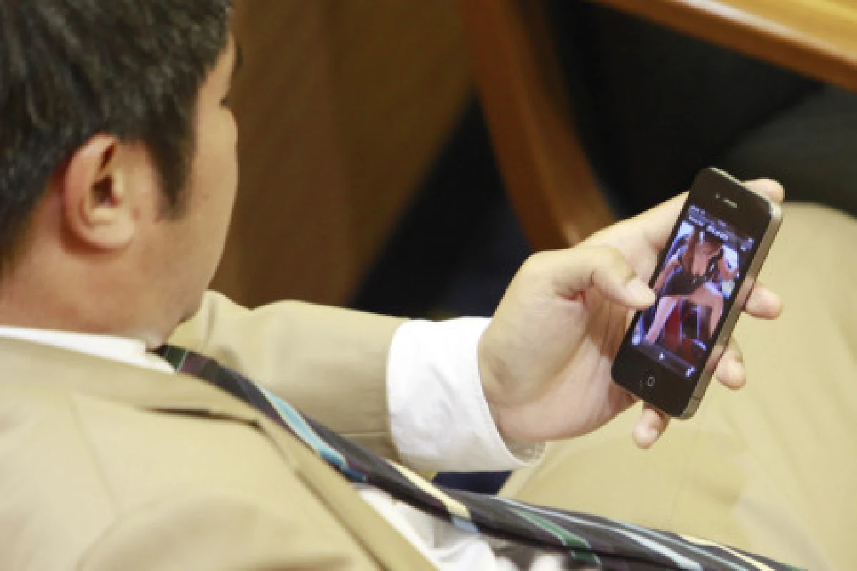 อึ้ง!ภาพสาวโป๊โผล่กลางสภา