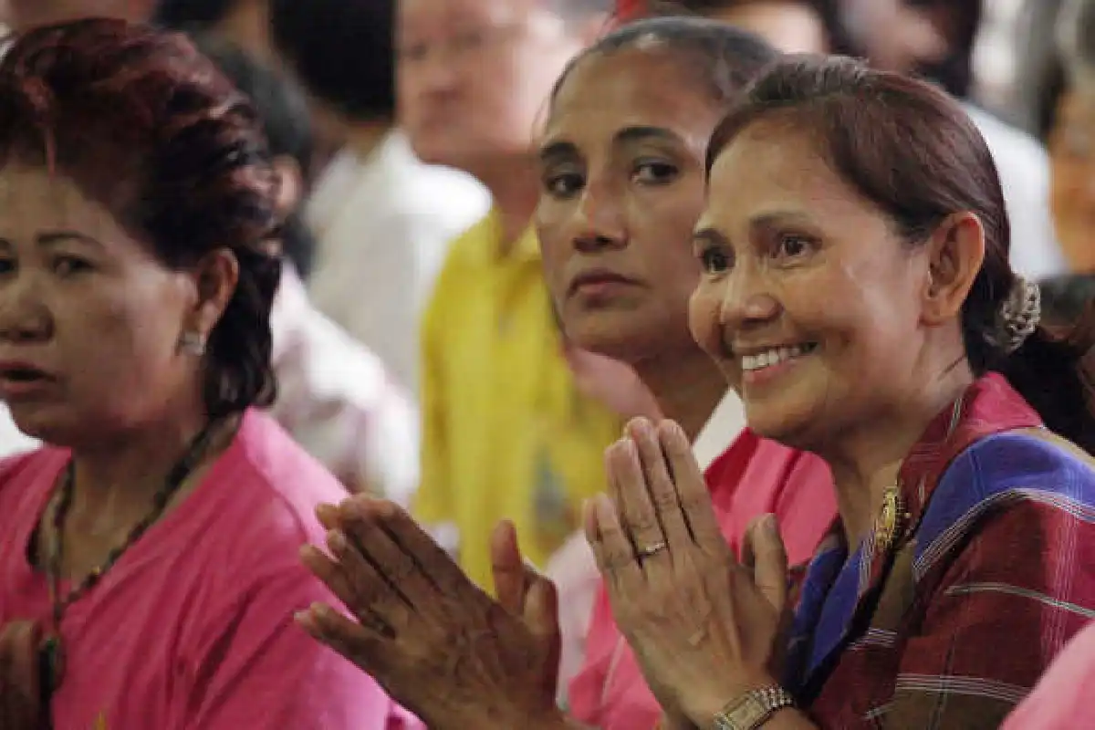 "ในหลวง-ราชินี"เสด็จฯทอดพระเนตรจิตรกรรมฝาผนัง