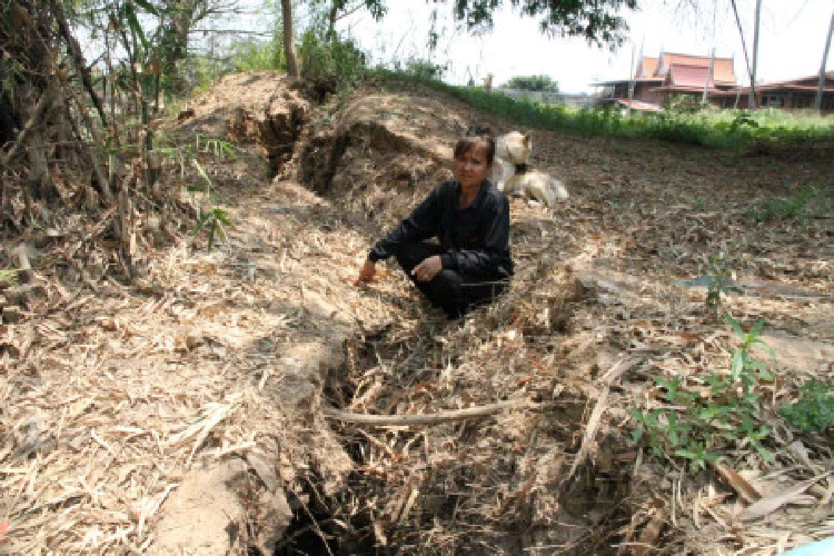 ชาวบางบาลร้องแผ่นดินเกิดรอยแยกยาว50ม.