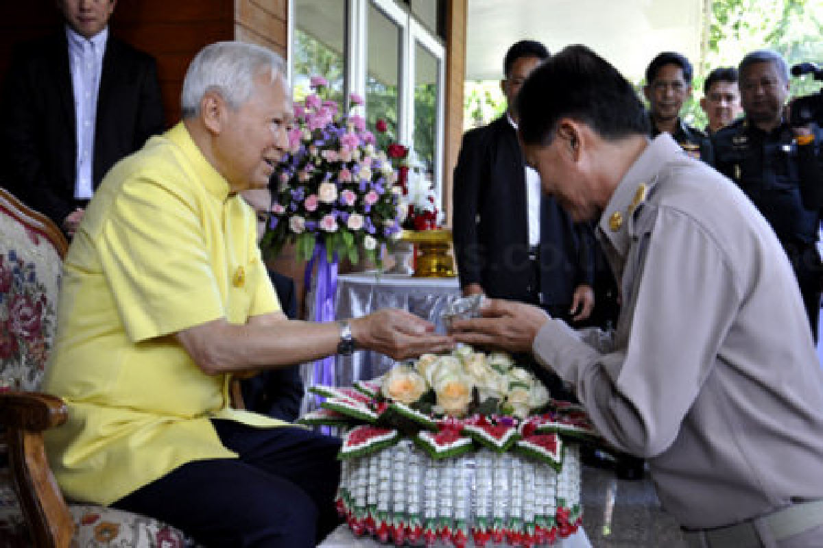ป๋าเปรมขอชาวอิสานรักสามัคคีกัน ป๋าเปรมขอชาวอิสานรักสามัคคีกัน