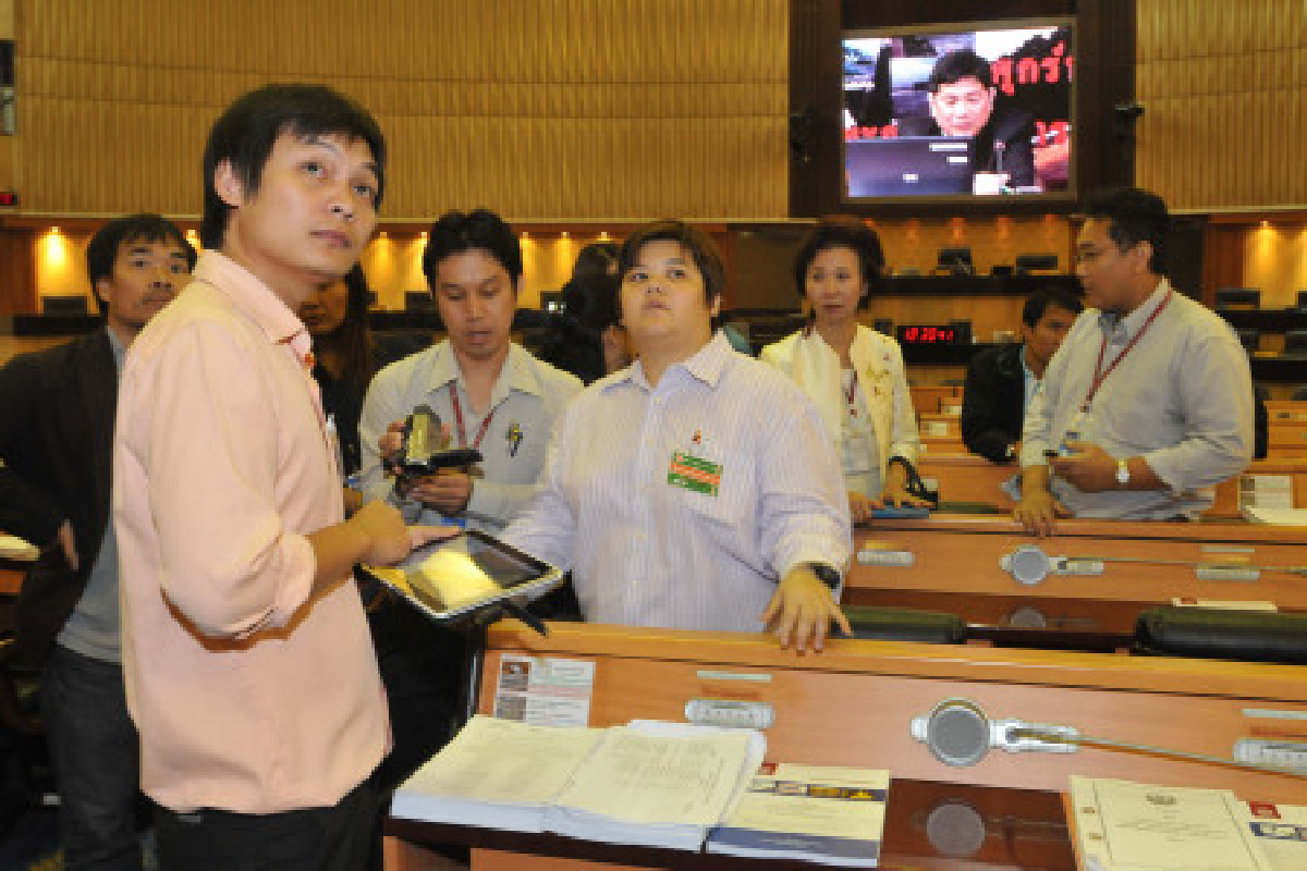 สภาสอบภาพโป๊โผล่พบมือถือแอนดรอย์ส่งขึ้นจอได้ สภาสอบภาพโป๊โผล่พบมือถือแอนดรอย์ส่งขึ้นจอได้