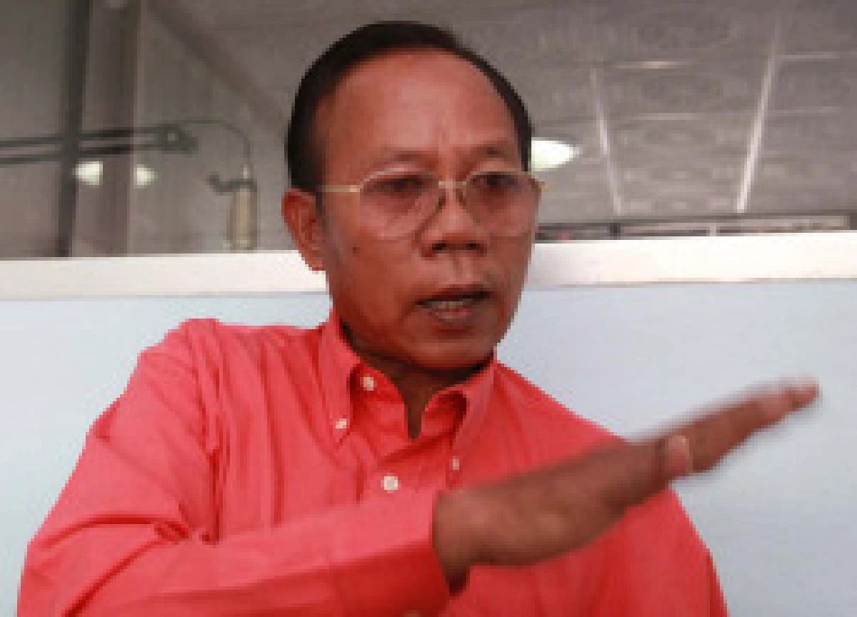 แดงฉุนตั้งฉายา"ปูลูกป๋า"สยบใต้อำมาตย์