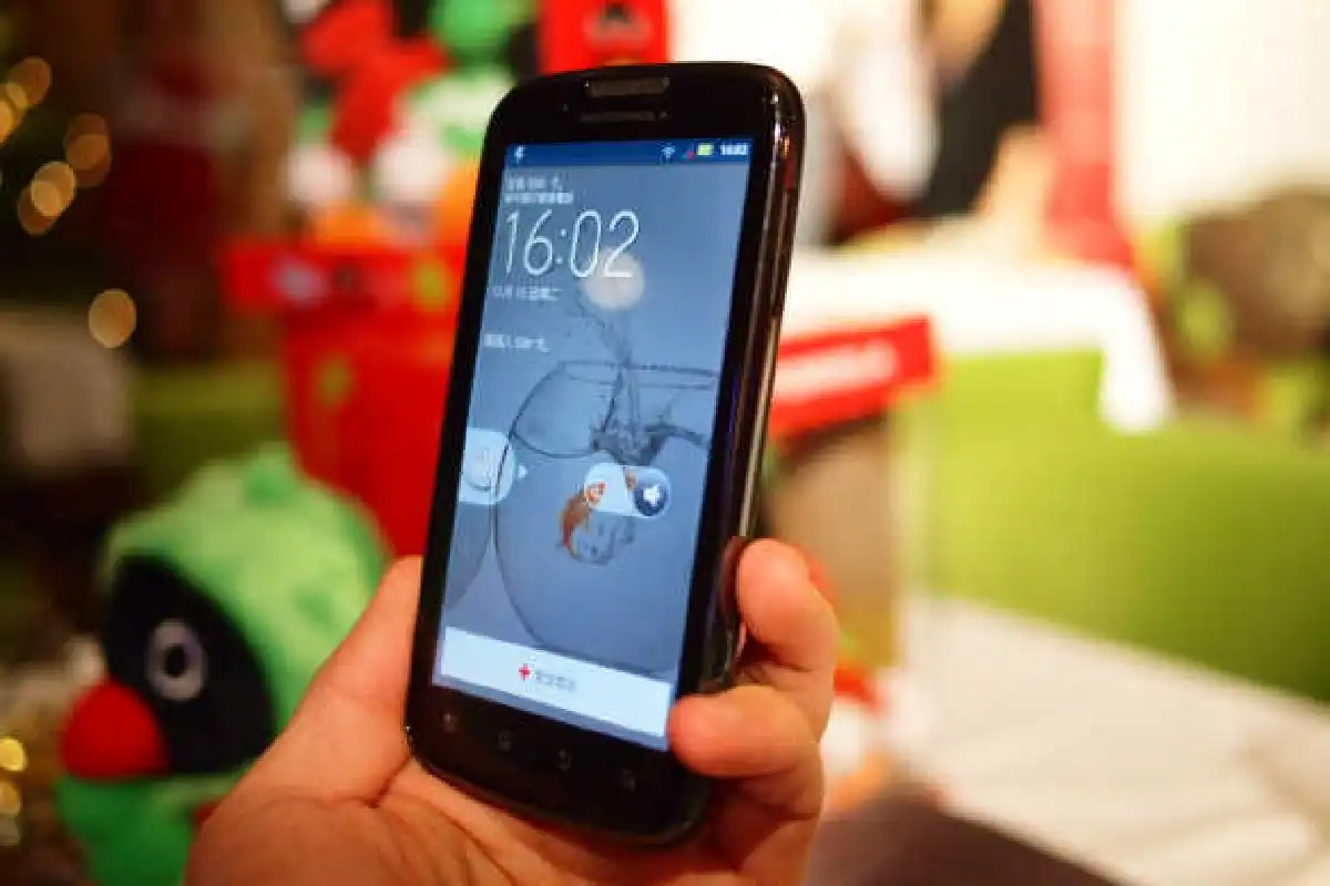 โมโตโรล่า"เอทริกซ์ 2"สวยเก่งจนวางไม่ลง