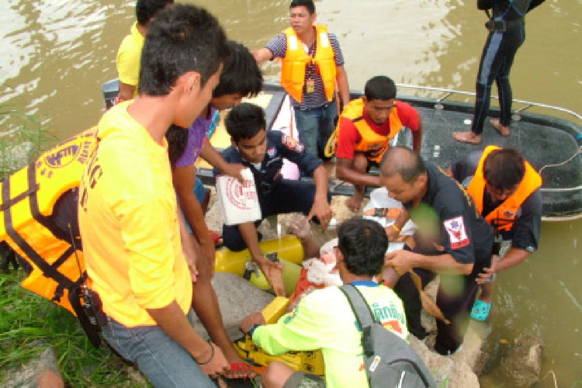 18ล้อชนสะพานร่วงแม่น้ำตาปีดับ3