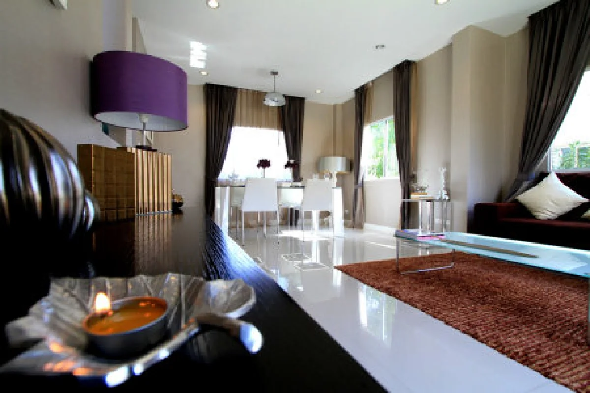 แลนซิโอ บ้านใกล้ทางด่วน