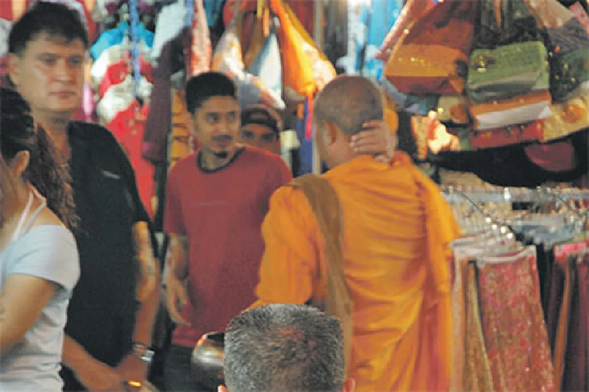 ระวังพระปลอม หากินง่าย-รายได้ดี