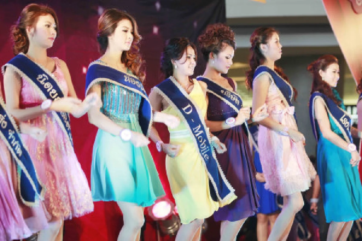 พีอาร์สาวคว้ามงกุฎธิดาแรงงาน55