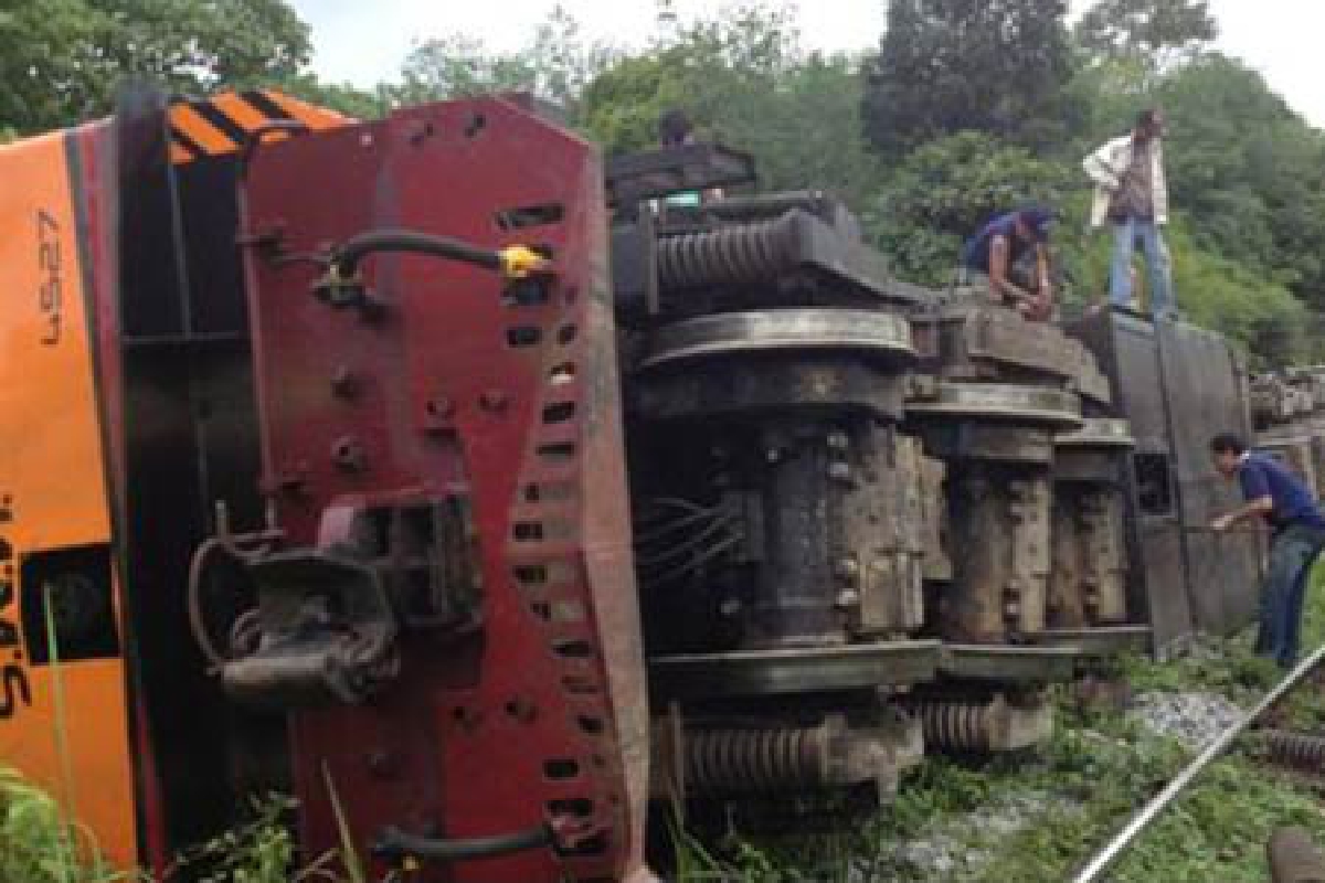 รถไฟตกรางนครศรีฯสายใต้อัมพาต รถไฟตกรางนครศรีฯสายใต้อัมพาต