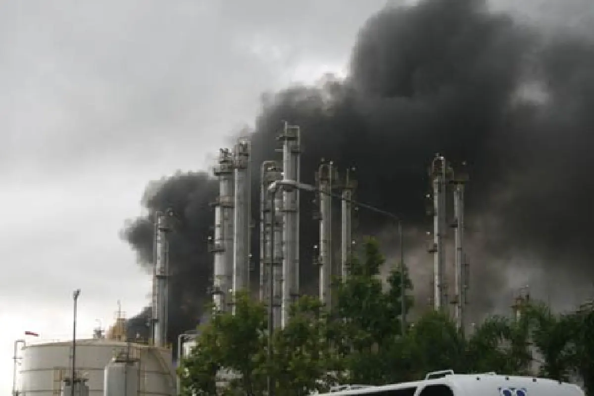 ไฟไหม้โรงงานผลิตสารเคมีระยอง-หนีตายวุ่น