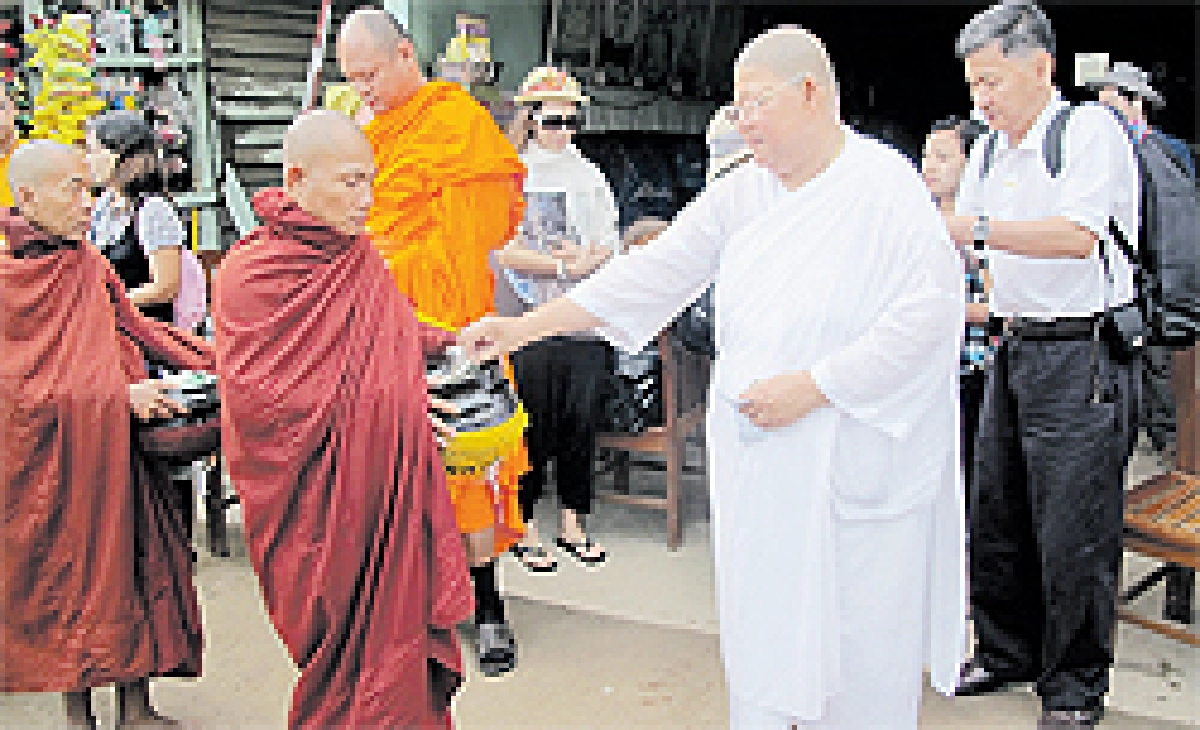 พระราชวิริยาลังการ หรือหลวงพ่อแย้ม พาทัวร์ไหว้พระที่พม่า