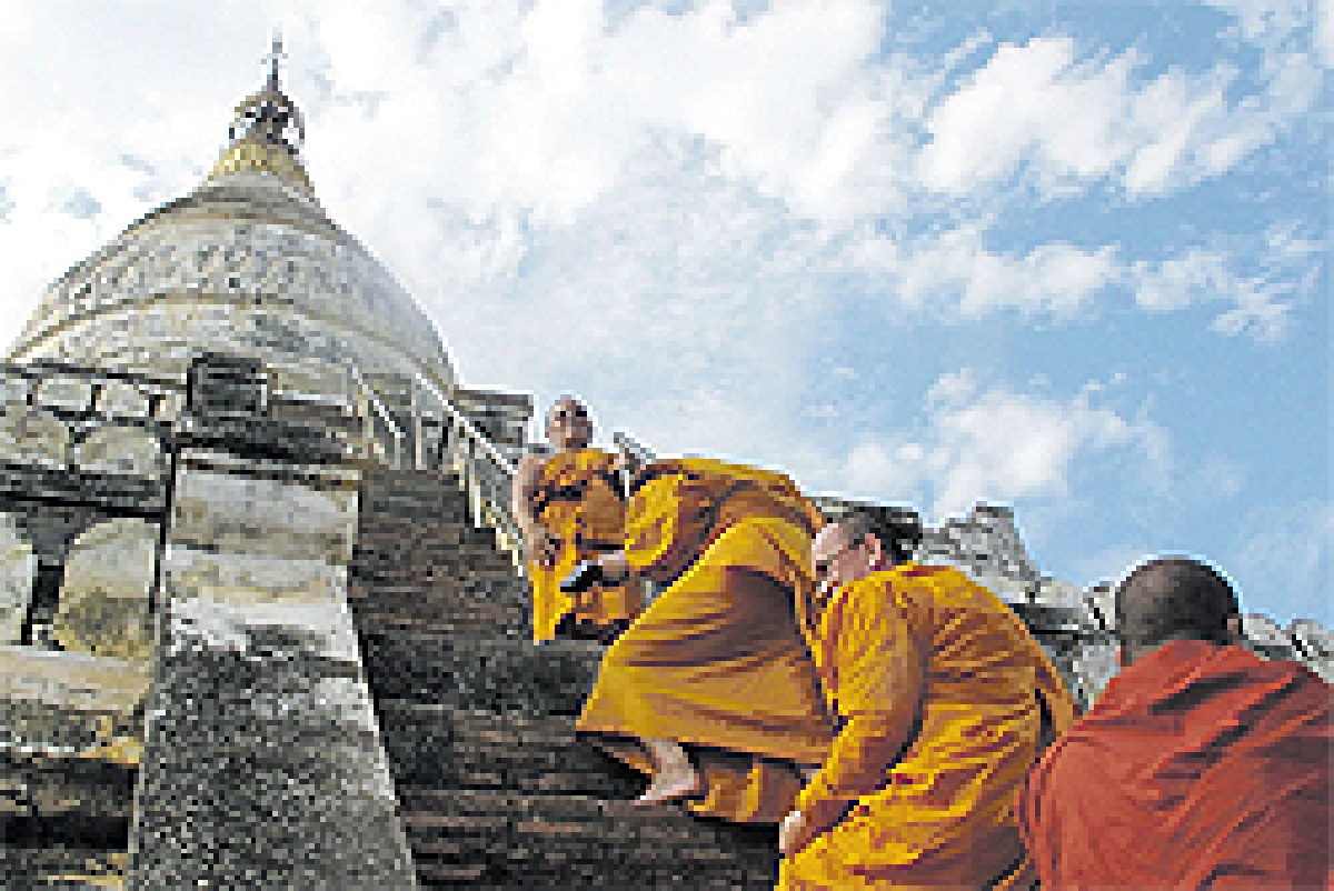 พระราชวิริยาลังการ หรือหลวงพ่อแย้ม พาทัวร์ไหว้พระที่พม่า