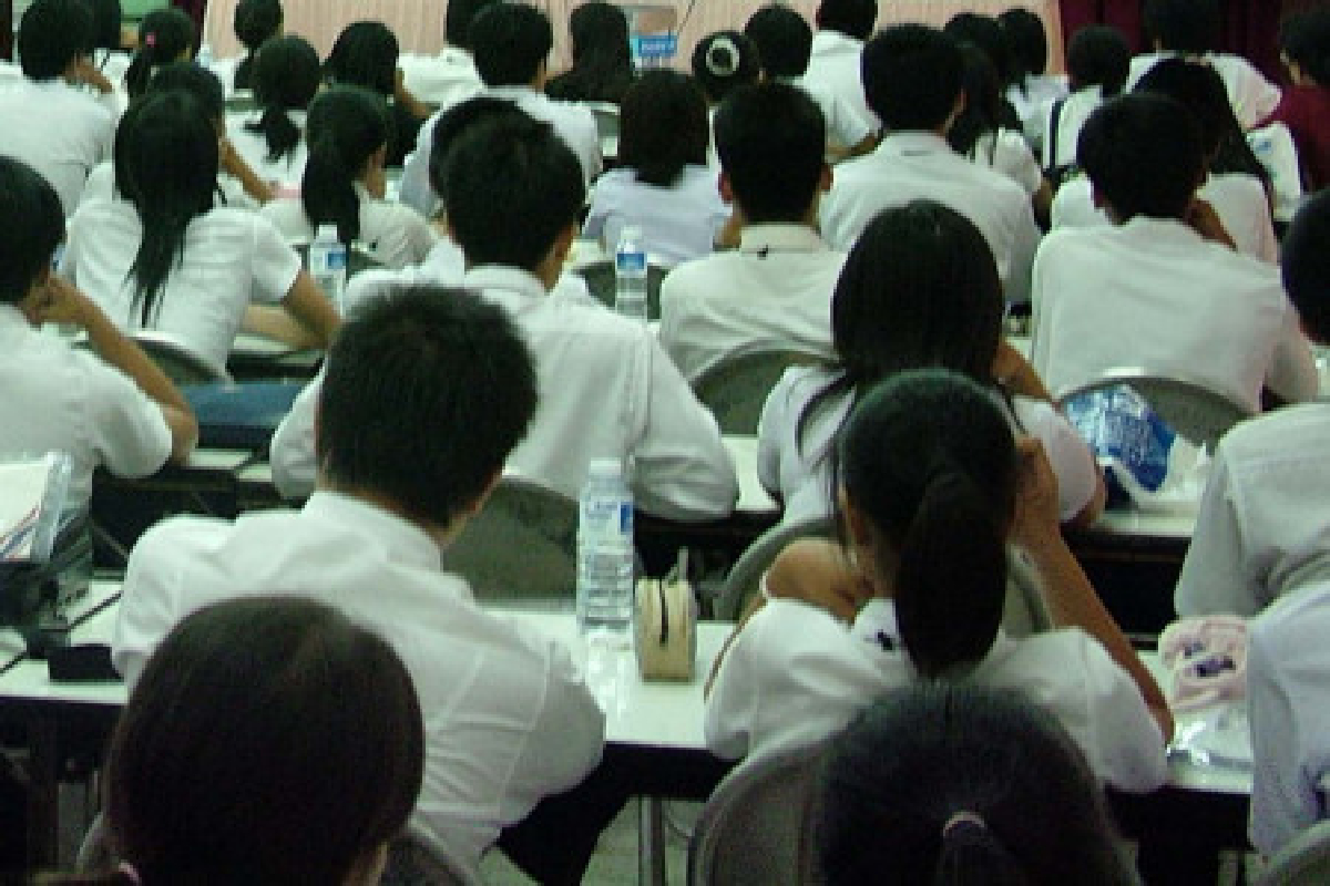 เรียนหนักทำเด็กสายตาสั้น เรียนหนักทำเด็กสายตาสั้น