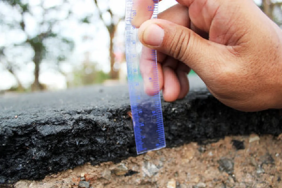 ชาวคลองหลวงผวาถนนทรุดยาว2เมตร