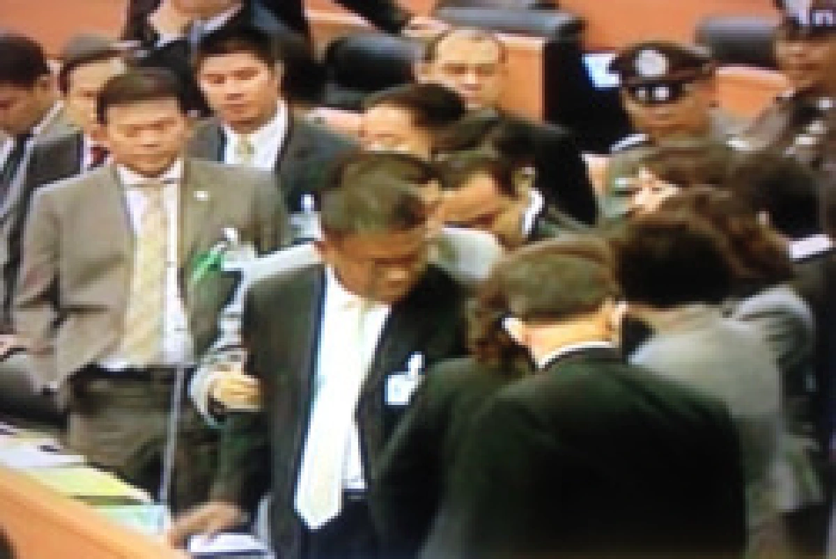 สภาเดือดสมศักดิ์ไล่วัชระถกนอกประเด็น