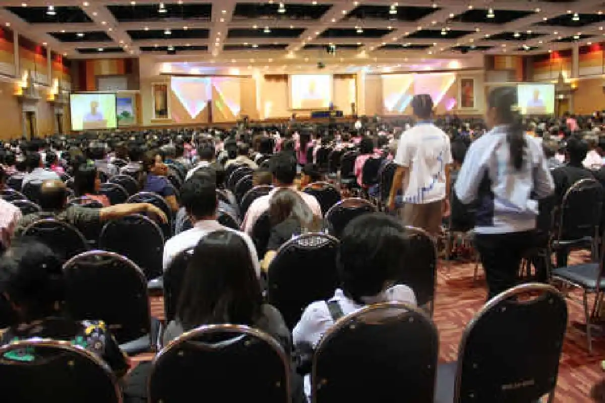 ปชป.ขนนักการเมืองจัดเสวนาใต้