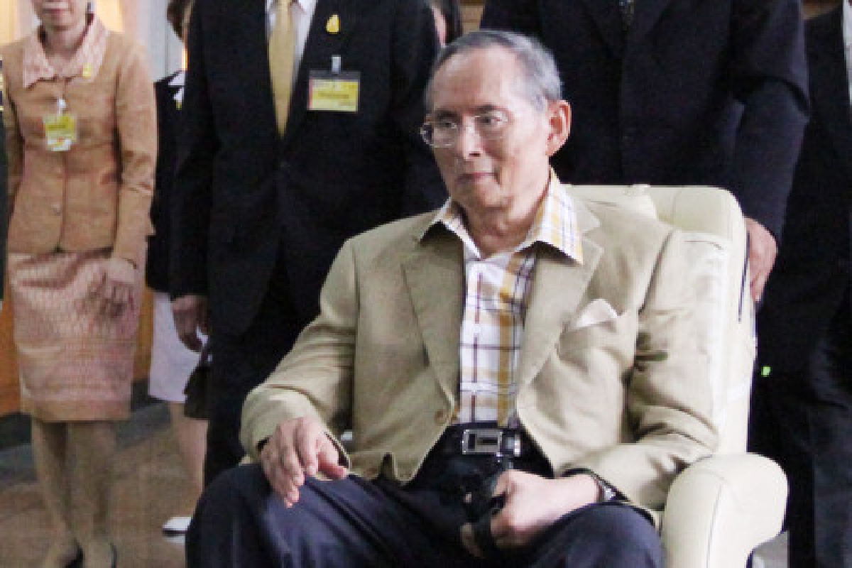 ในหลวงเสด็จฯพระที่นั่งจักรีมหาปราสาท ในหลวงเสด็จฯพระที่นั่งจักรีมหาปราสาท