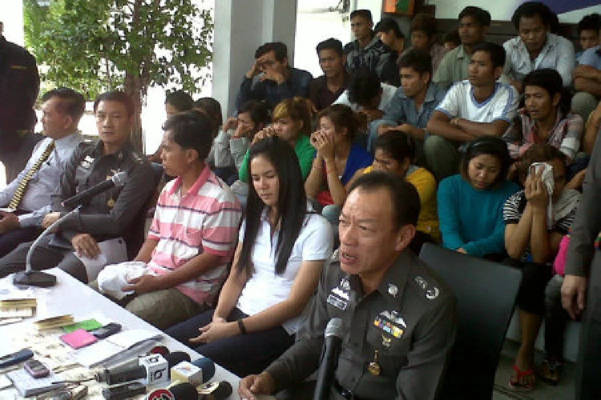จับขนแรงงานเขมรผ่านด่านตม.