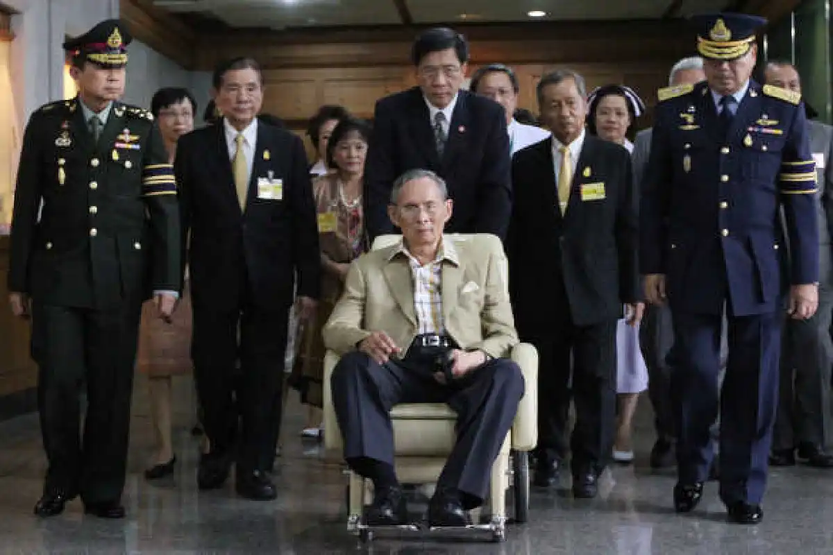 ในหลวงเสด็จฯพระที่นั่งจักรีมหาปราสาท