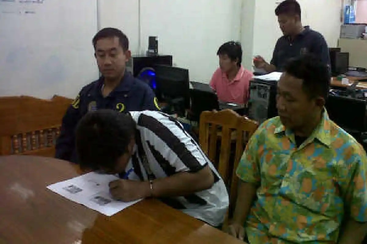 รวบหนุ่มเทคโนฯร่วมฆ่าคู่อริในเซเว่น