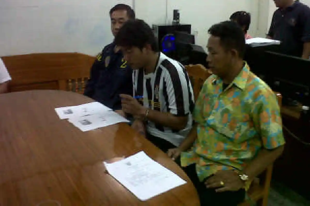 รวบหนุ่มเทคโนฯร่วมฆ่าคู่อริในเซเว่น