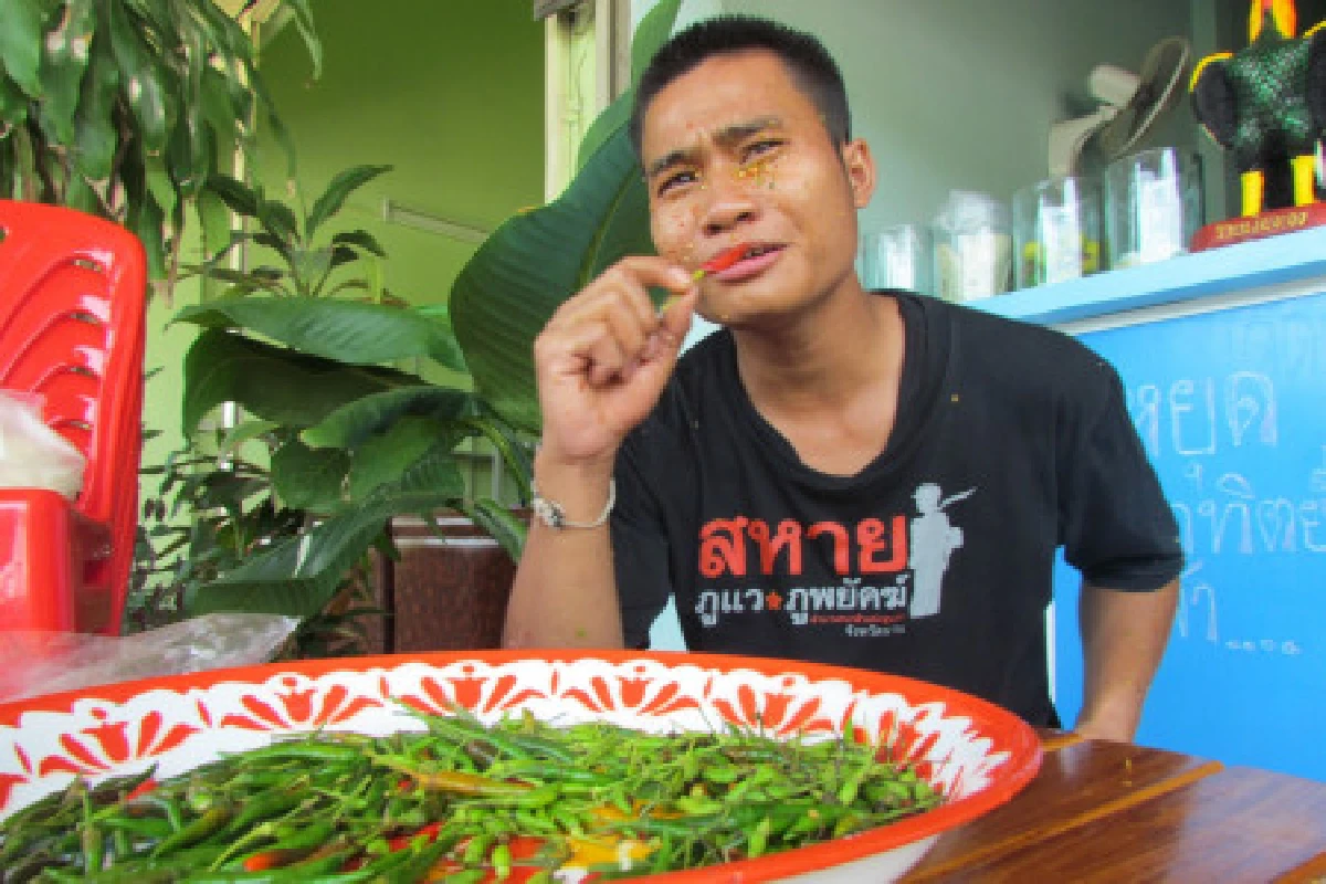 ทึ่ง!หนุ่มเมืองน่านใช้พริกทาตัวอ้างไม่แสบร้อน