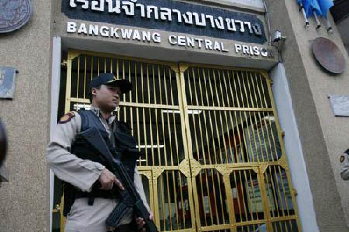 บุกค้นคุกบางขวางพบมือถือ-นักโทษฉี่ม่วง บุกค้นคุกบางขวางพบมือถือ-นักโทษฉี่ม่วง