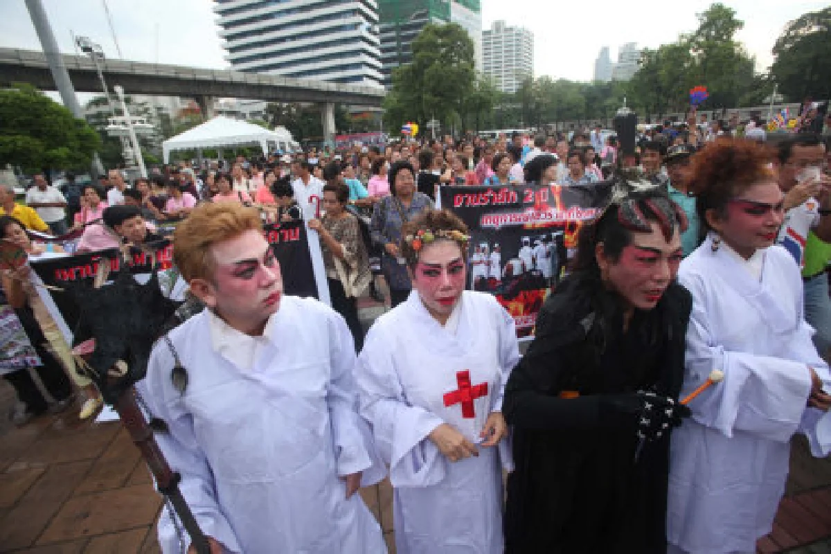 เสื้อหลากสีจัดรำลึก2ปีเหตุม็อบหน้ารพ.จุฬา