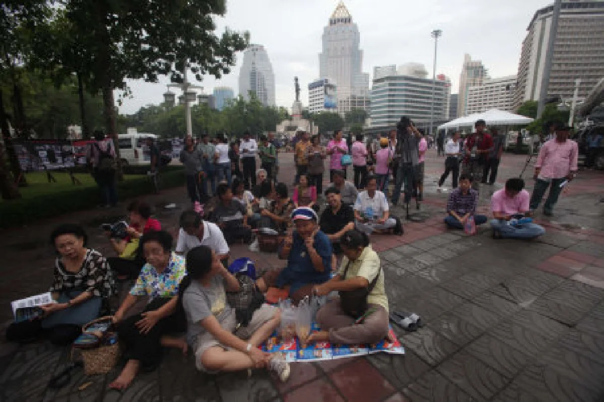 เสื้อหลากสีจัดรำลึก2ปีเหตุม็อบหน้ารพ.จุฬา