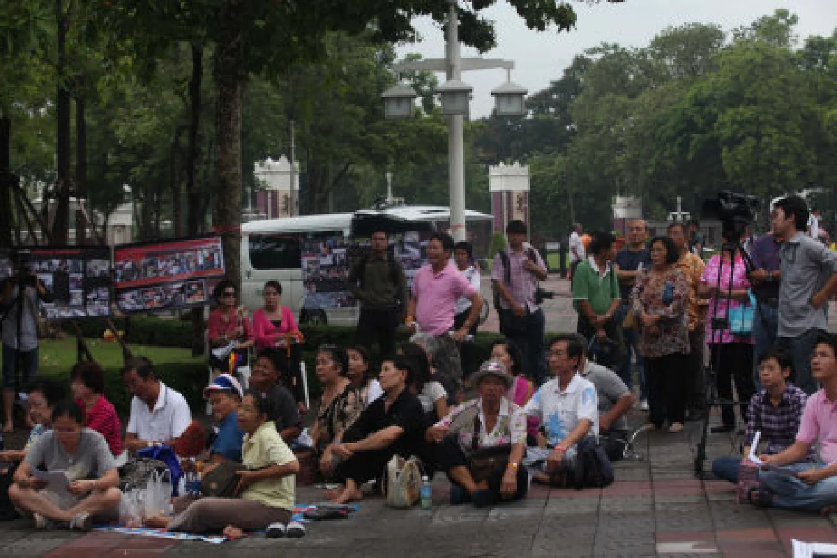 เสื้อหลากสีจัดรำลึก2ปีเหตุม็อบหน้ารพ.จุฬา