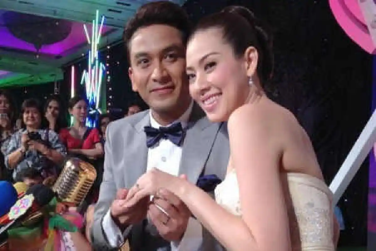 ป๋อ-เอ๋ ฉลองสมรสชื่นมื่น