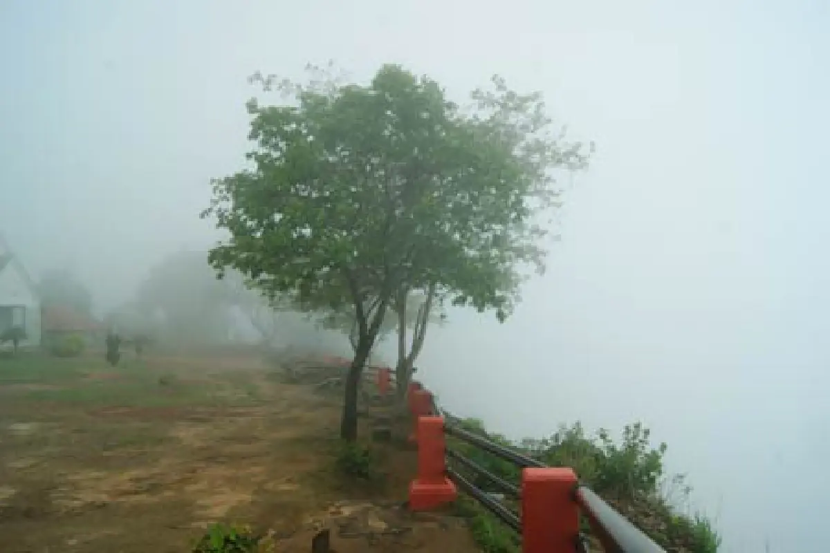 วอนรัฐผลักดันท่องเที่ยวเขาพระวิหาร