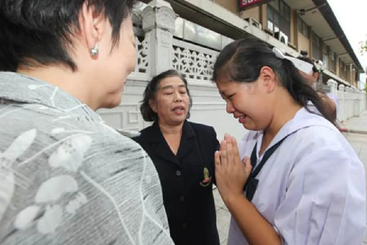 5 นร.บดินทรฯเริ่มอดข้าวประจานแป๊ะเจี๊ยะ